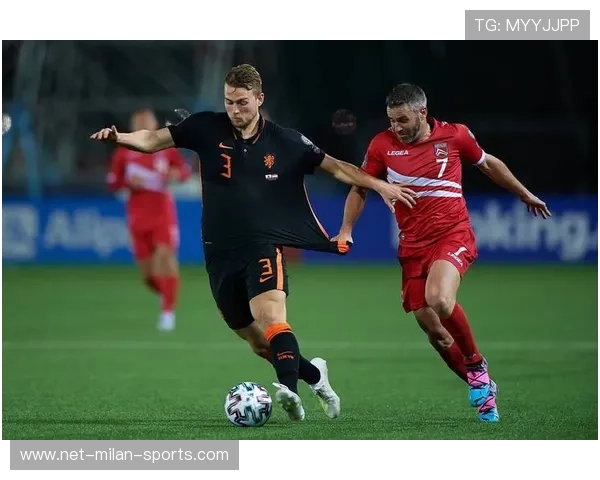 国际米兰连续利用弱侧突击,邓弗里斯冲击力极强