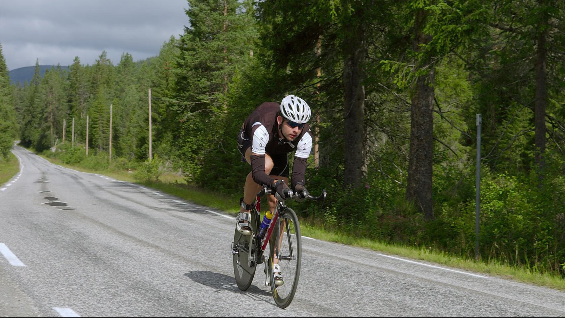 米兰体育入口-冰雪梦想静安绽放，滑雪少年竞逐赛道！静安区第三届运动会滑雪比赛成功举办